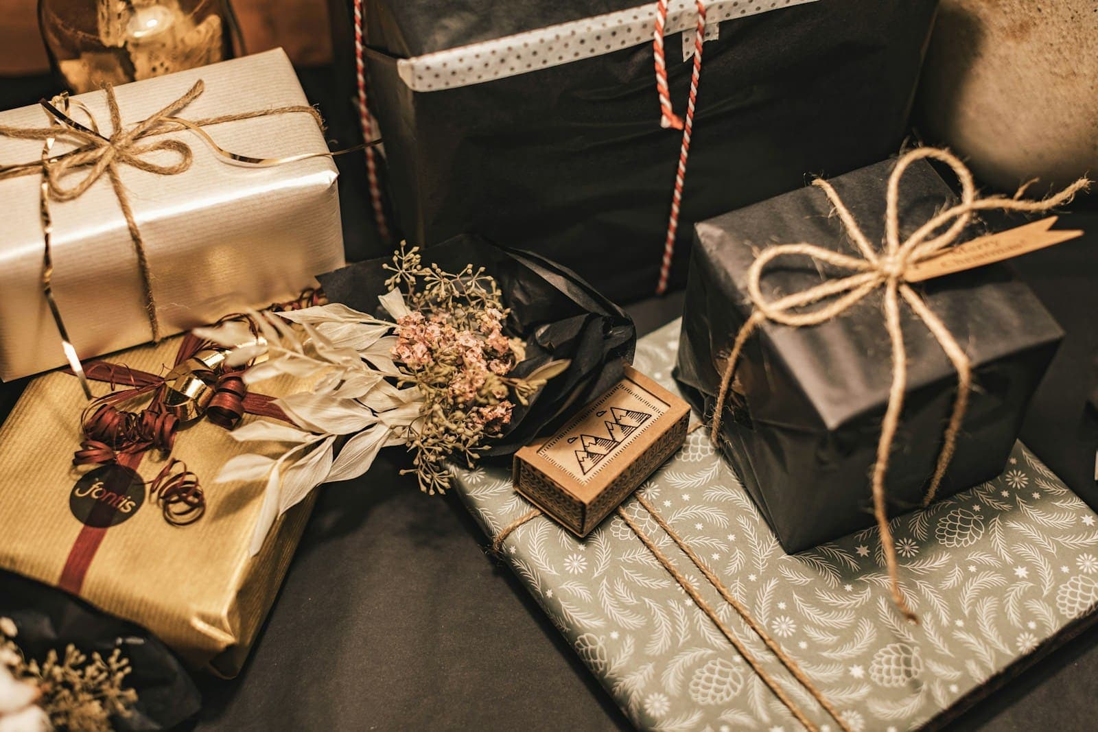 An online shop that sells outside the festive season as well