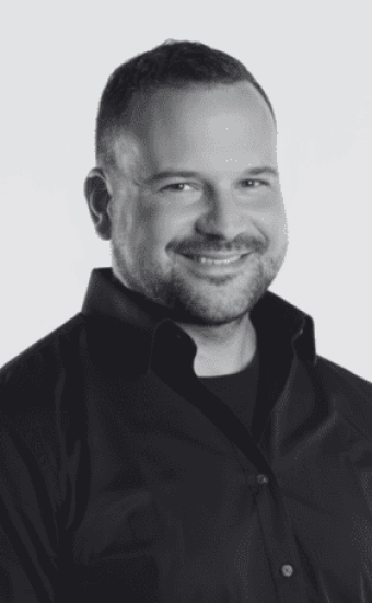 Als Teil des Experten-Netzwerks von Zündstoff Marketing bringt Vincent über 15 Jahre Erfahrung in jedes Projekt ein. Sein Fokus liegt auf stabilen, langfristigen Lösungen, von der Website bis hin zu komplexen Systemen, die durch saubere Strukturen und höchste technische Zuverlässigkeit überzeugen.